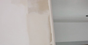Schäden im Malerbereich an Decken und Wänden - Bausachverständiger